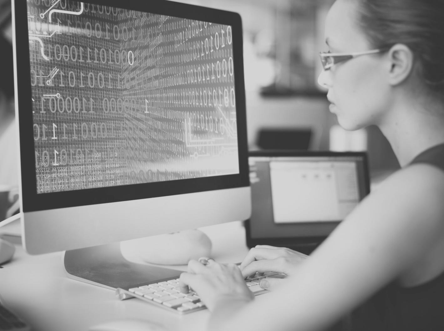Mobile application performance analysis on multiple devices showing real-time metrics