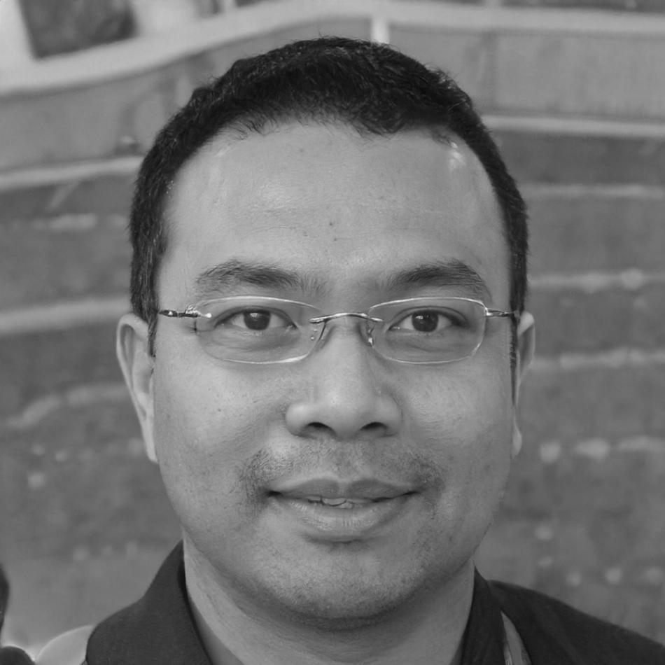 Mobile app performance specialist discussing optimization strategies